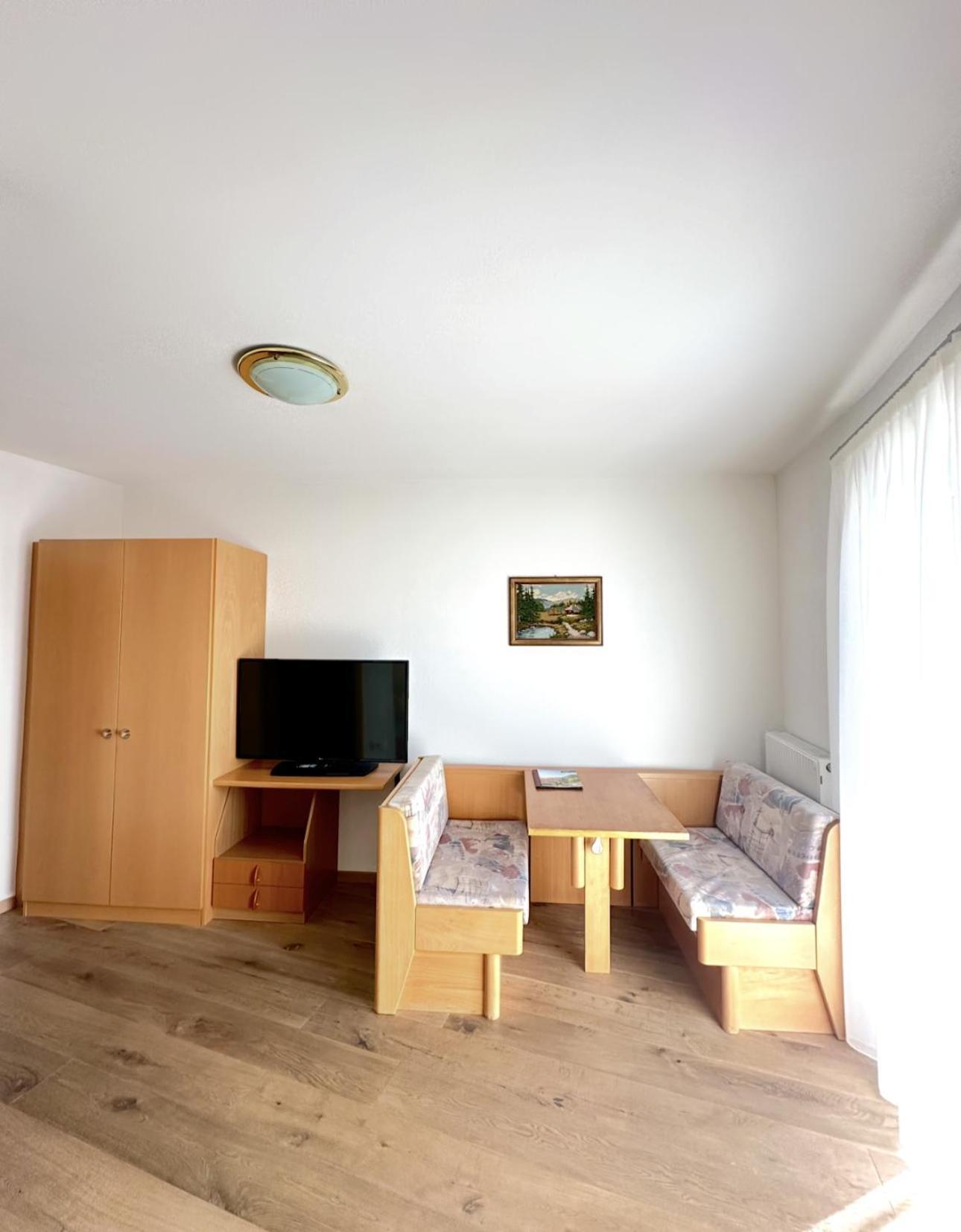 Garni Hotel Dorothea Tirolo Ngoại thất bức ảnh