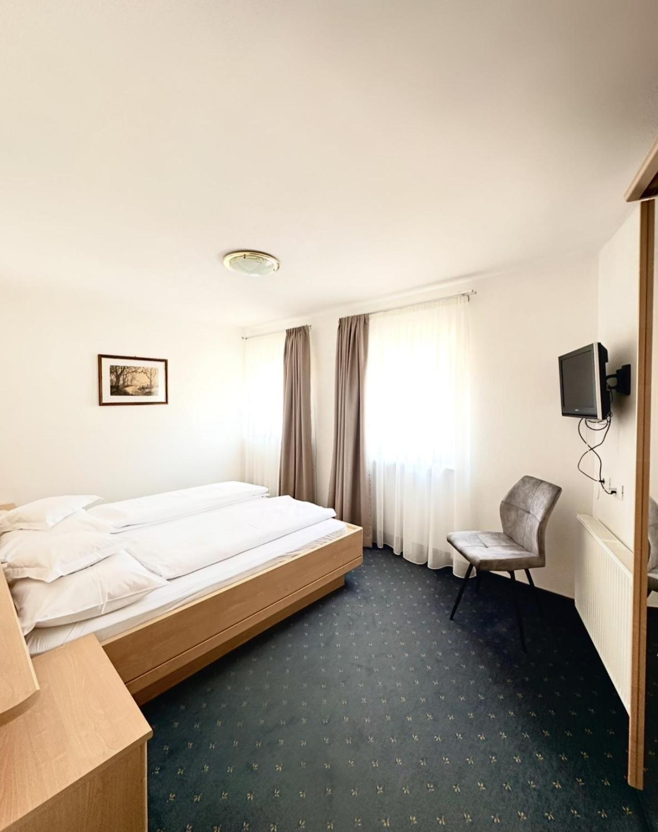 Garni Hotel Dorothea Tirolo Ngoại thất bức ảnh