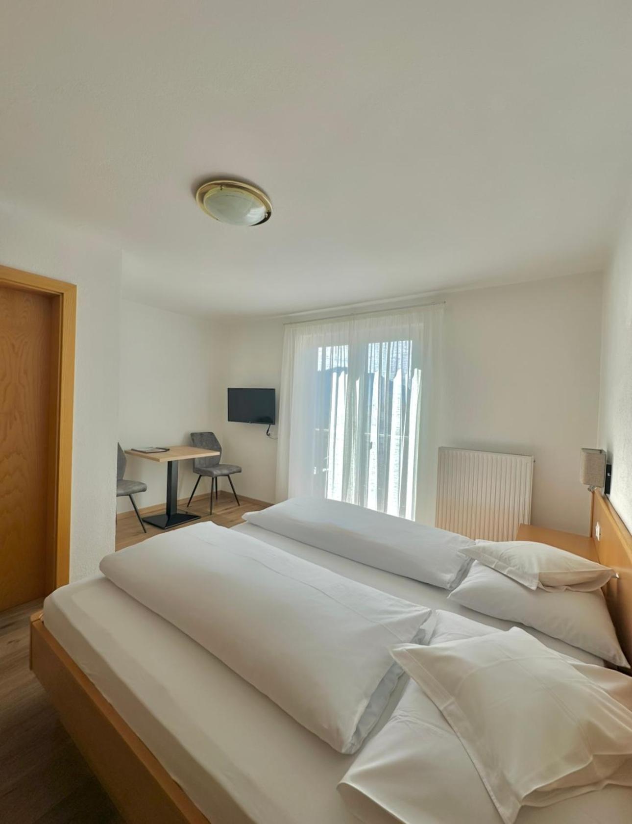 Garni Hotel Dorothea Tirolo Ngoại thất bức ảnh